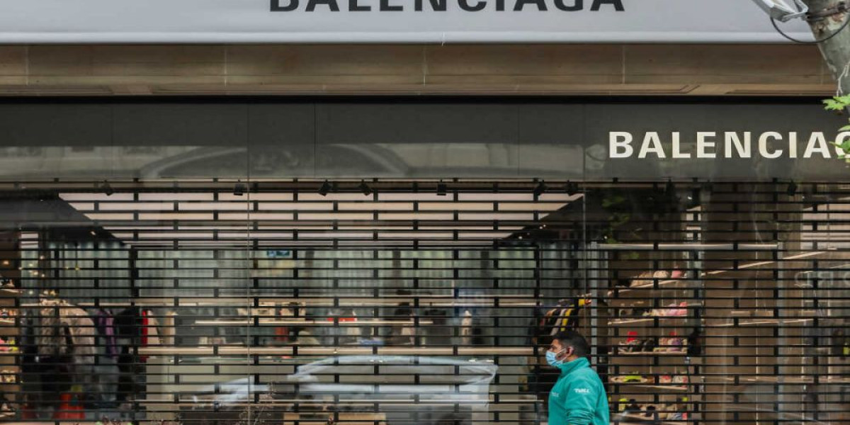 Balenciaga Outlet and old-school brands that we can infuse